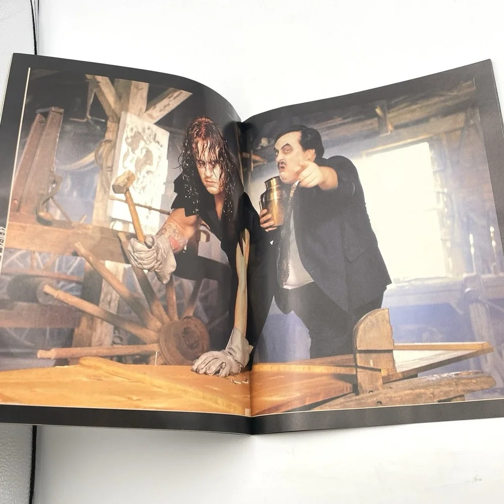 World Wrestling Entertainment WWE The Undertaker Collector's Issue Mag